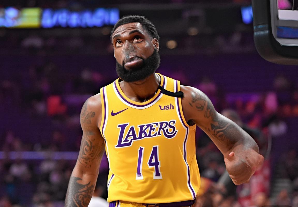 湖人詹姆斯达成40000分+10000篮板+10000助攻里程碑，太阳布克率队轻取残阵湖人